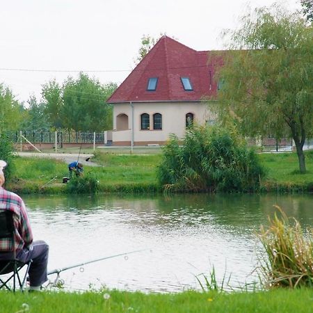 Tiszavilag Pihenohaz Hotel Tiszakecske Luaran gambar