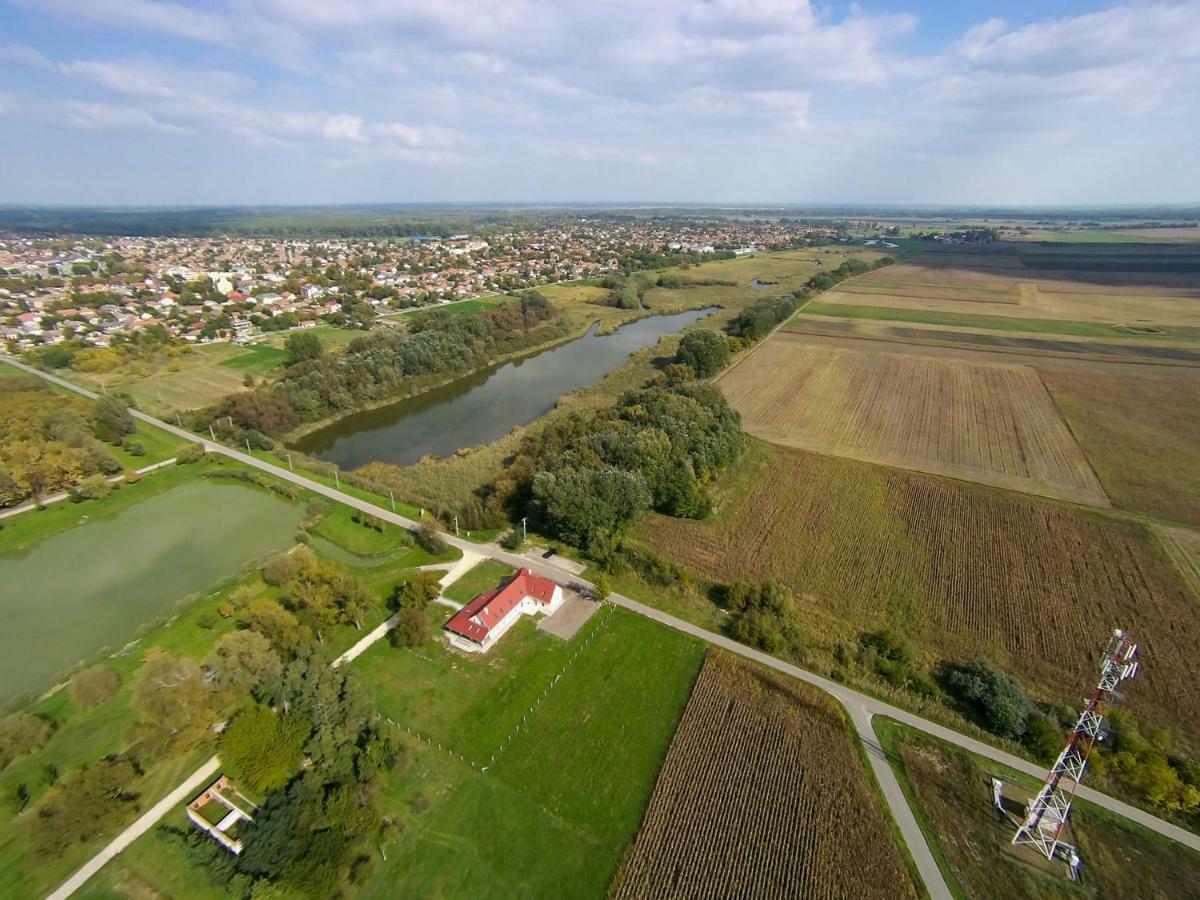 Tiszavilag Pihenohaz Hotel Tiszakecske Luaran gambar