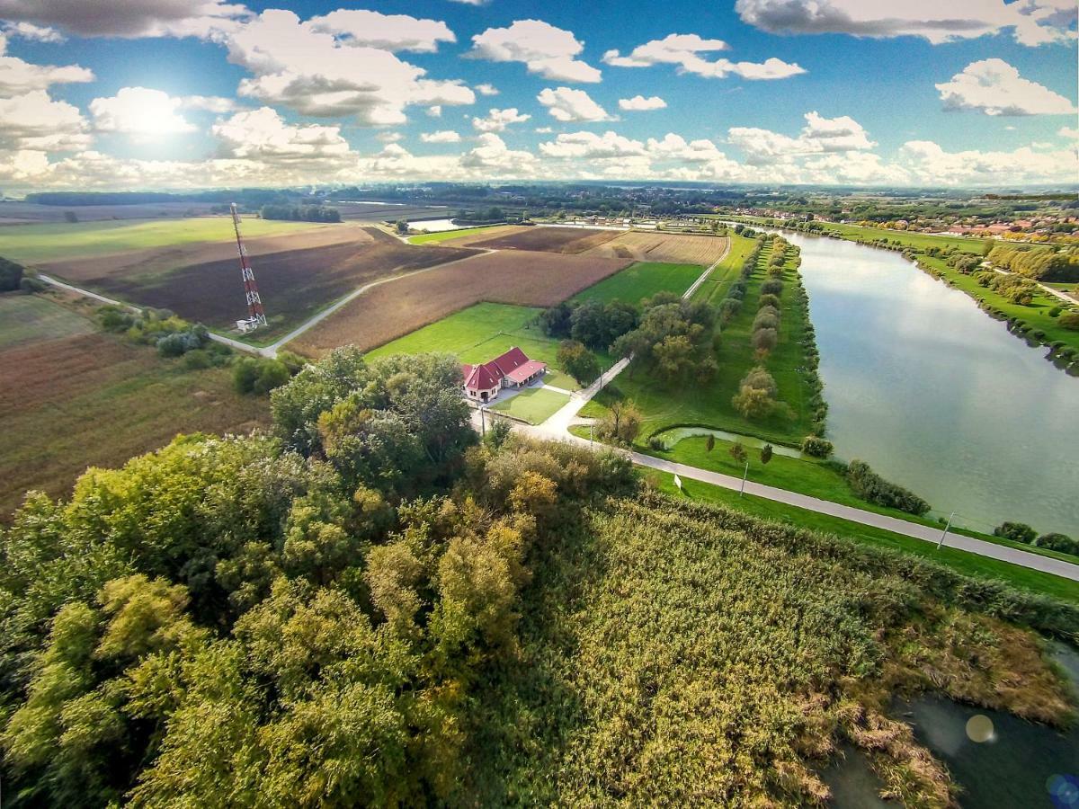 Tiszavilag Pihenohaz Hotel Tiszakecske Luaran gambar