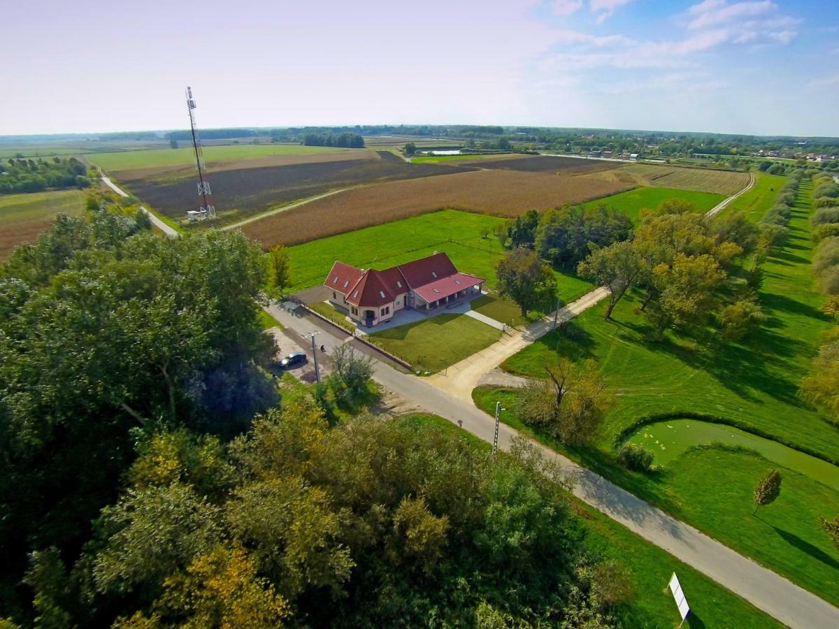 Tiszavilag Pihenohaz Hotel Tiszakecske Luaran gambar
