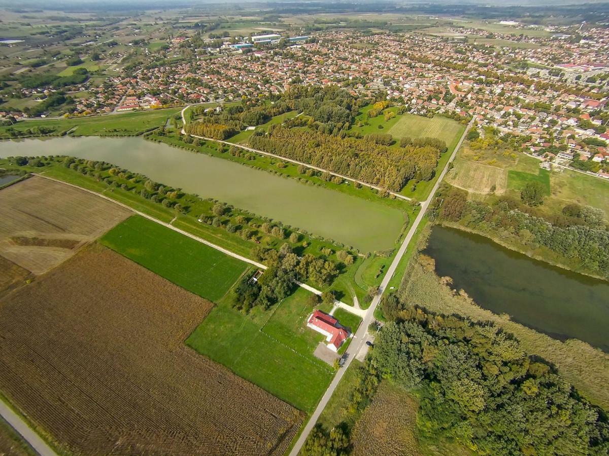 Tiszavilag Pihenohaz Hotel Tiszakecske Luaran gambar