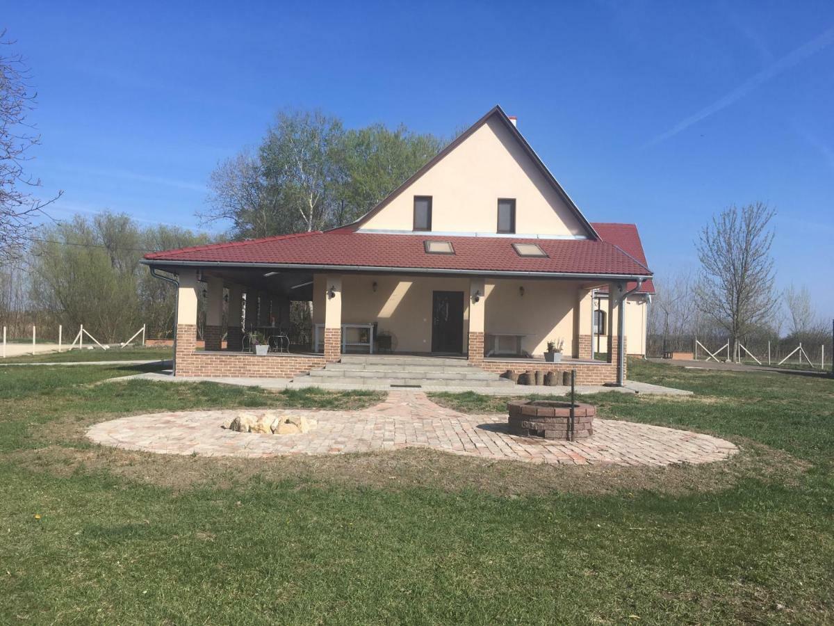 Tiszavilag Pihenohaz Hotel Tiszakecske Luaran gambar