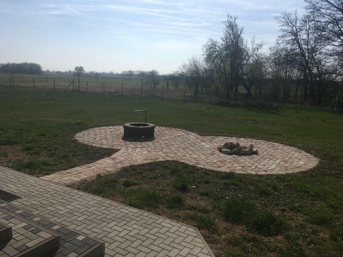 Tiszavilag Pihenohaz Hotel Tiszakecske Luaran gambar